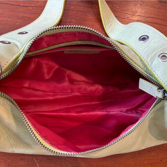 Lime green leather shoulder bag by Gail Labelle - Picture 4 of 5